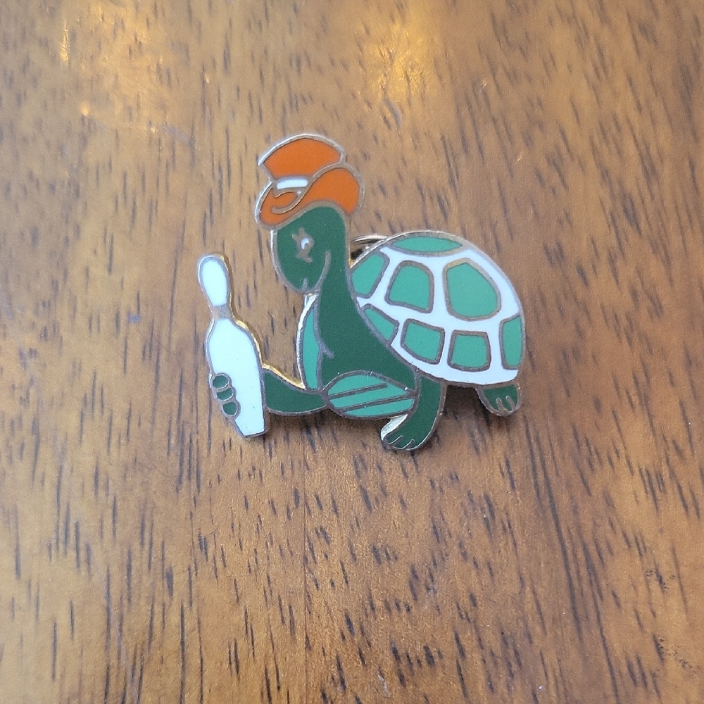 Vintage Green Turtle Bowling Enamel Pin